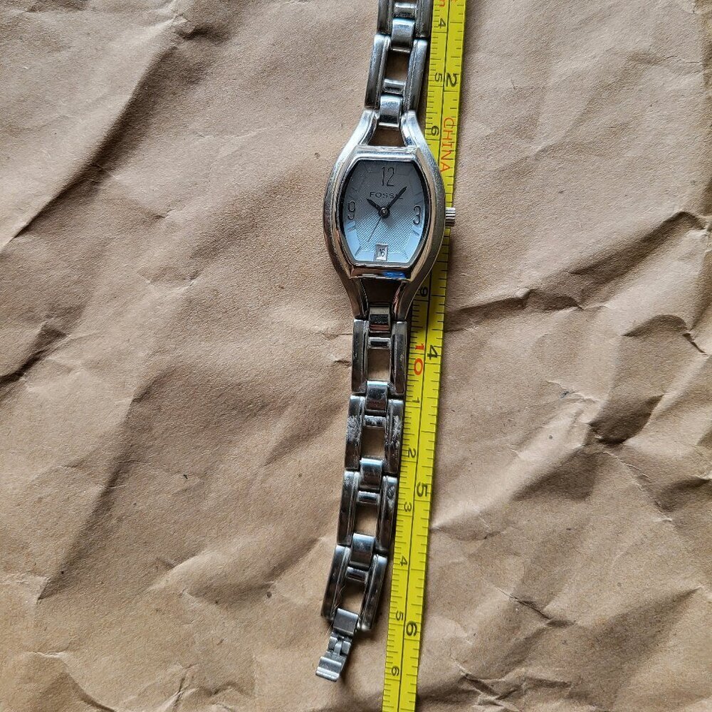 VINTAGE WOMANS FOSSIL WATCH - Picture 4 of 4